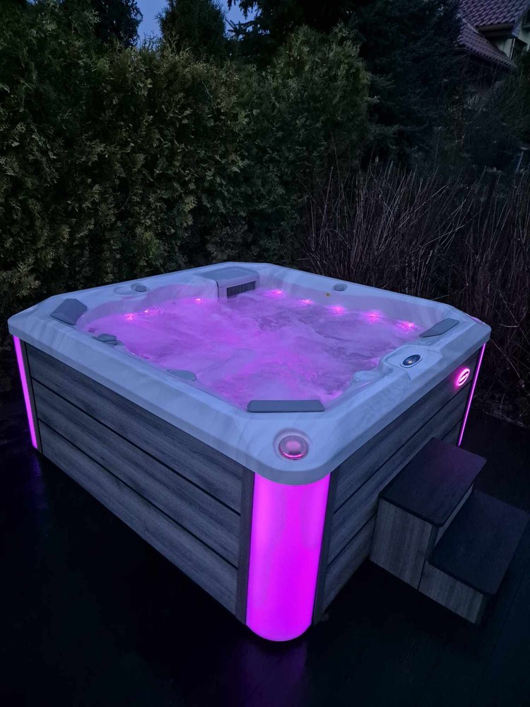 jacuzzi caloroczne świtło różowe